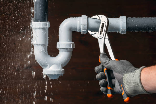 Professional Drain Cleaning technician working in Washington, IA